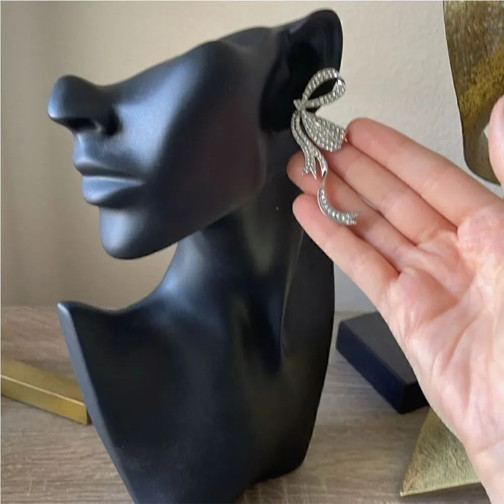 Statement bow earring M310 - Picture 4 of 4